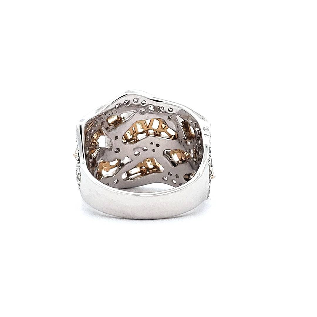 Asymmetric Spotlight Ring